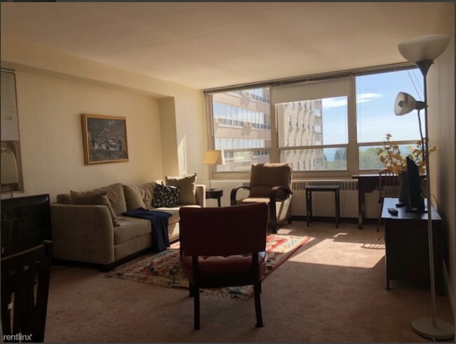 Building Photo - 1 br, 1 bath  - 3950 N Lake Shore Dr Apt 612