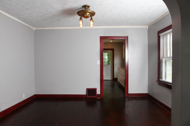 Building Photo - 544 S Erie St