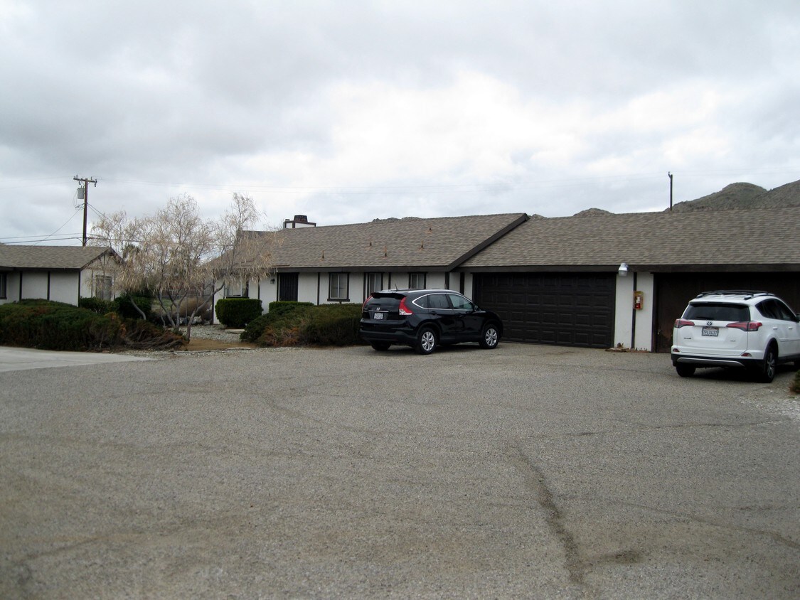 Front view - 15902-15904 Chehalis Ct
