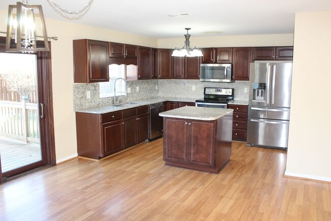 Foto del edificio - Beautiful 4 BR w/fenced yard in Brownsburg!