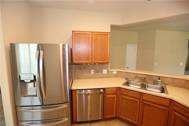 Building Photo - 128 Portsmouth Dr