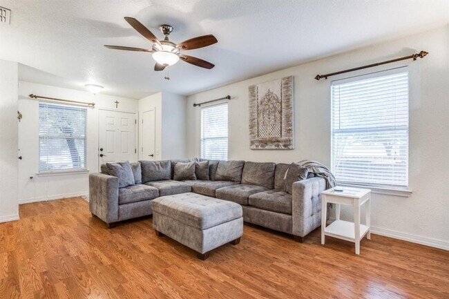 Foto del edificio - 3616 Sand Dunes Ave