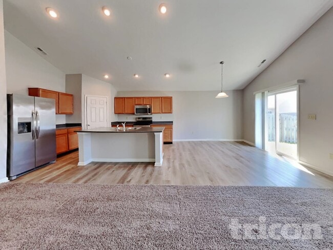 Building Photo - 817 Blue Ash Trail