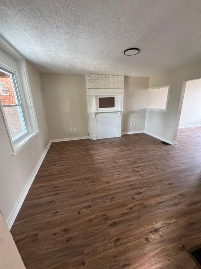 Building Photo - Comfortable 4BR 1BA house in McKees Rocks