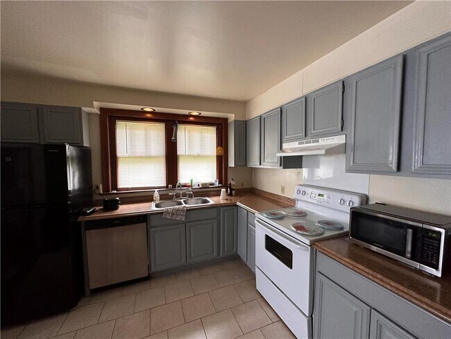 Building Photo - 4173 Fairmont St