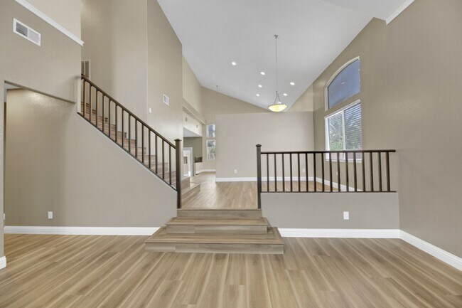 Building Photo - Gorgeous Green Valley Home with a pool!