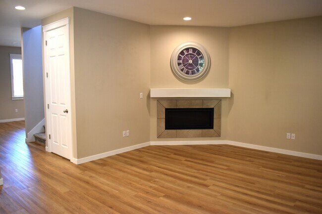 Building Photo - 12313 NE 113th Cir