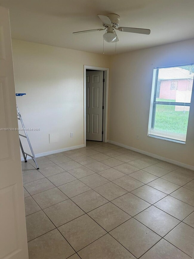 Building Photo - 409 Nicholas Pkwy W