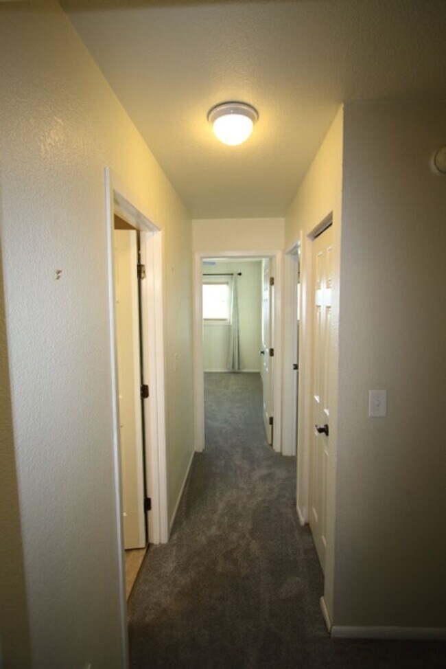 Foto del edificio - 3 Bedroom Centrally Located Condo!