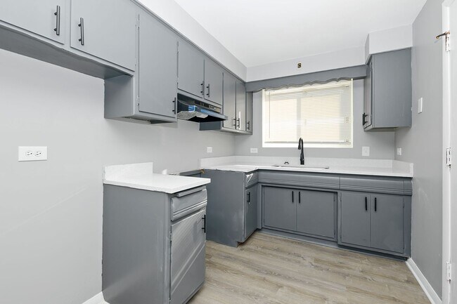 Interior Photo - 10604 S Walden Parkway