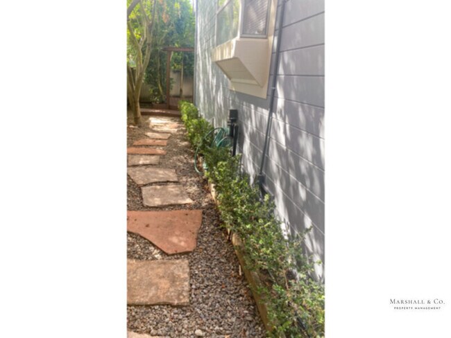 Building Photo - STUNNING! 3BR/POSSIBLE 4THBR/2.5 BA HOME A...