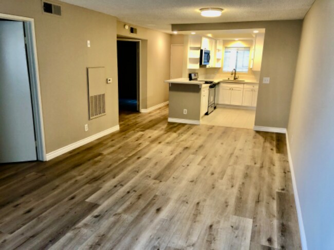 Foto del edificio - 5259 Cartwright Ave