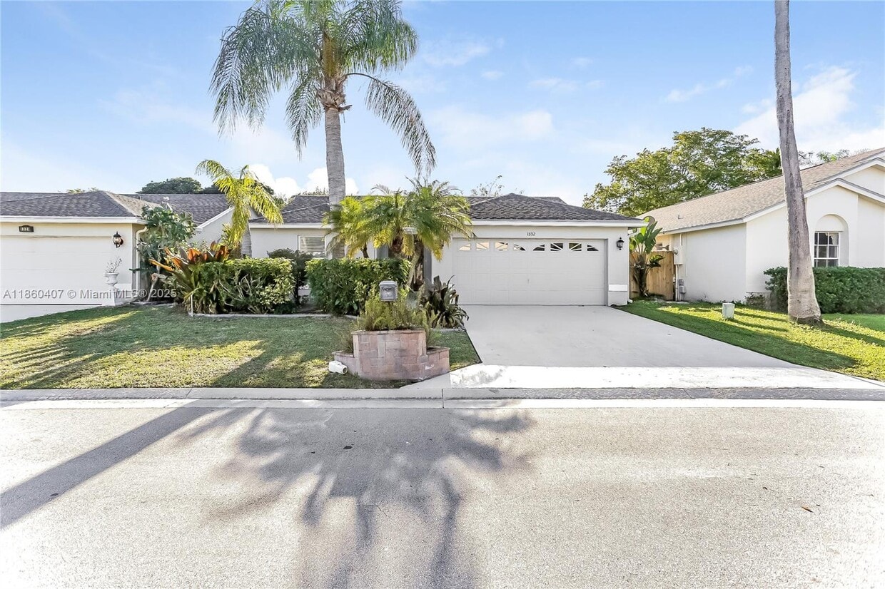 Primary Photo - 1332 Waterway Cove Dr