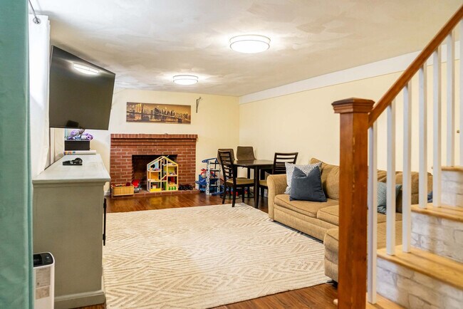 Foto del edificio - 78 Claypit Hill Rd