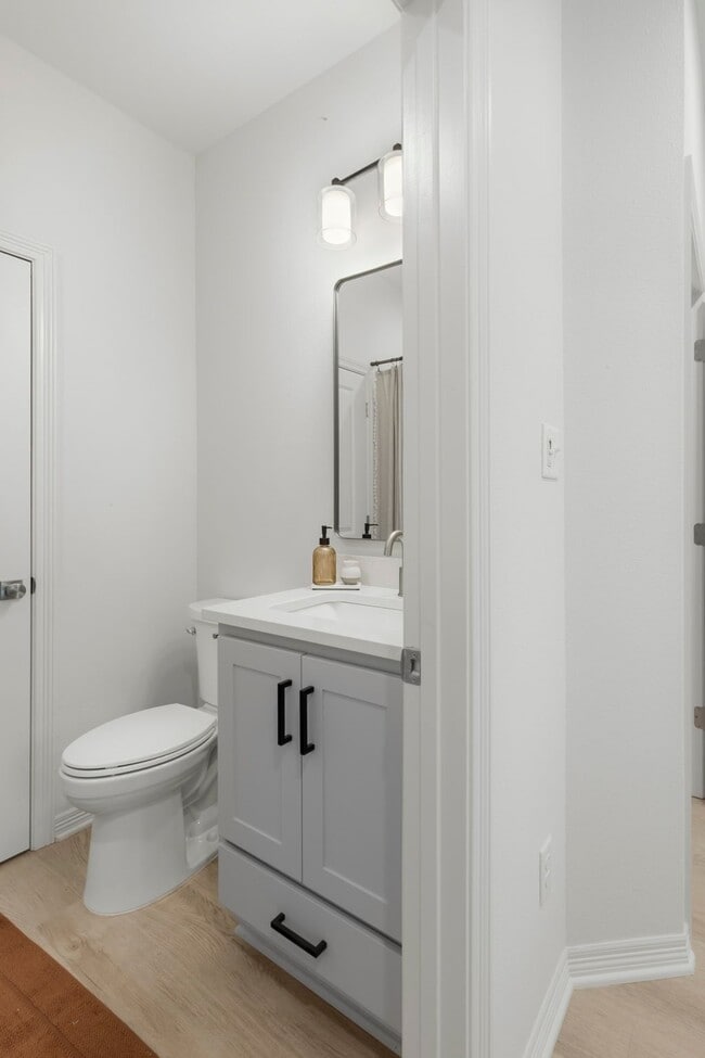 Building Photo - 228 Richards St