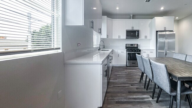 Foto del edificio - 1188 W 37th Dr