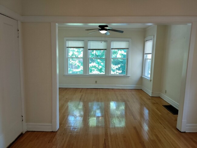 Foto del edificio - 5935 N Campbell Ave