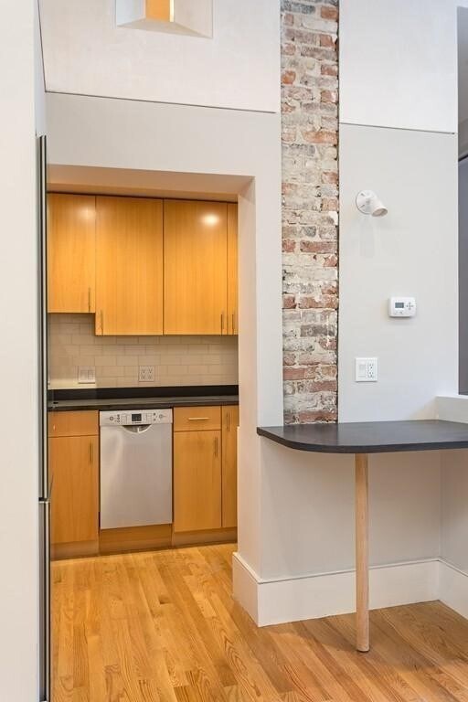 Foto del edificio - 107 N St