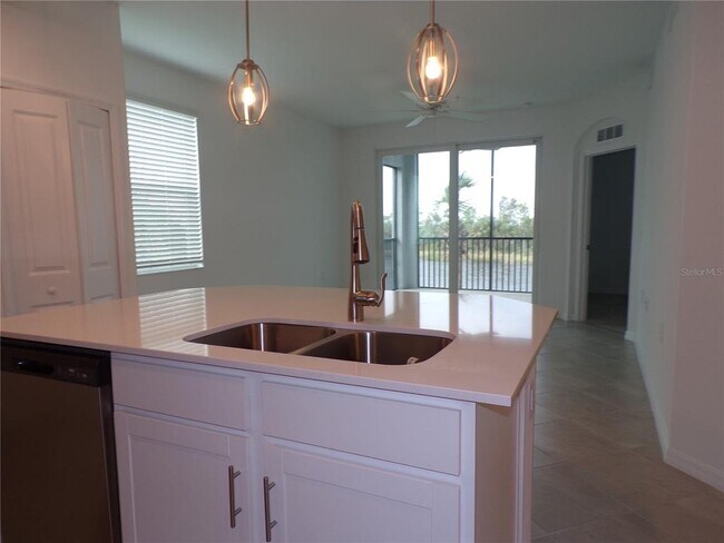 Building Photo - 14141 Heritage Landing Blvd