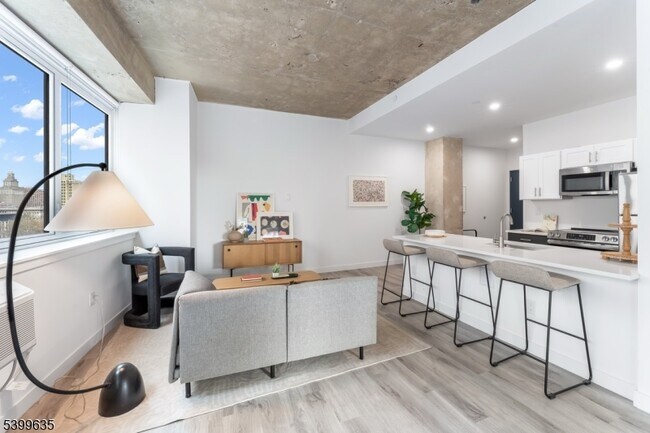 Building Photo - 10 Commerce Ct