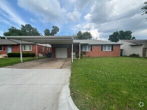 Building Photo - 2633 S Toledo Ave