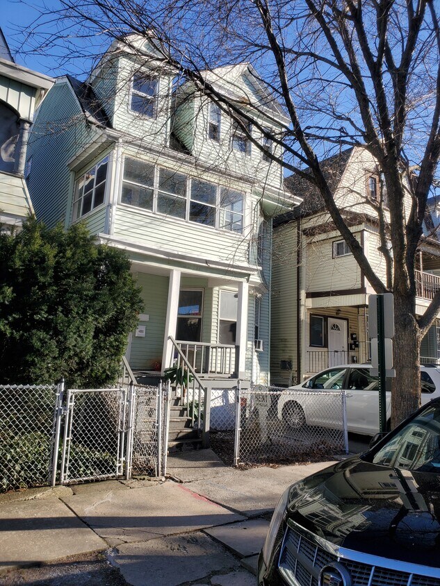 Primary Photo - 50 N 18th St