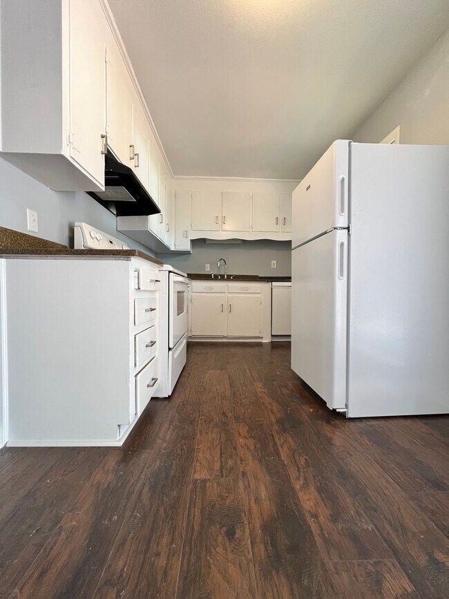 Foto del edificio - 2711 Heatter Ave