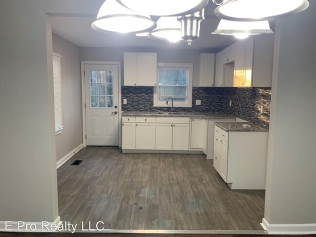 Building Photo - 2 br, 1 bath House - 2111 Kimberly Road SW