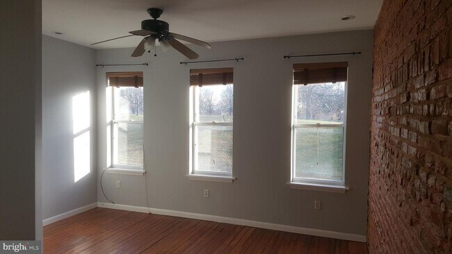 Building Photo - 410 S Patterson Park Ave
