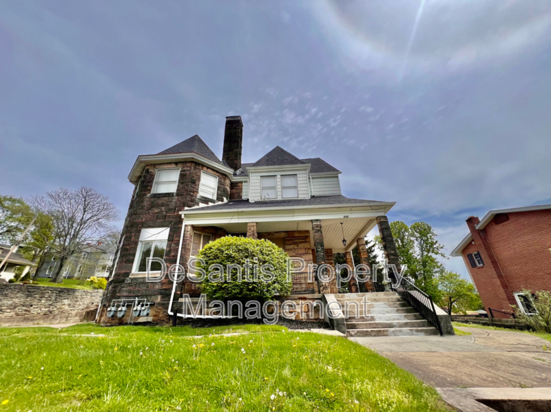 Foto principal - 212 N Highland Ave