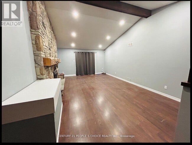 Building Photo - 101 Putting Green Crescent