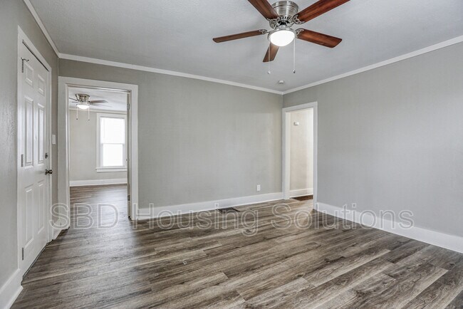 Foto del edificio - 401 S Spring St  (Downstairs)