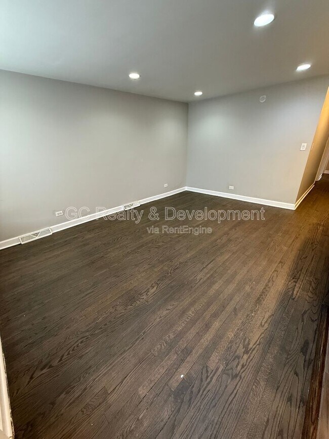 Foto del edificio - 9110 S Essex Ave