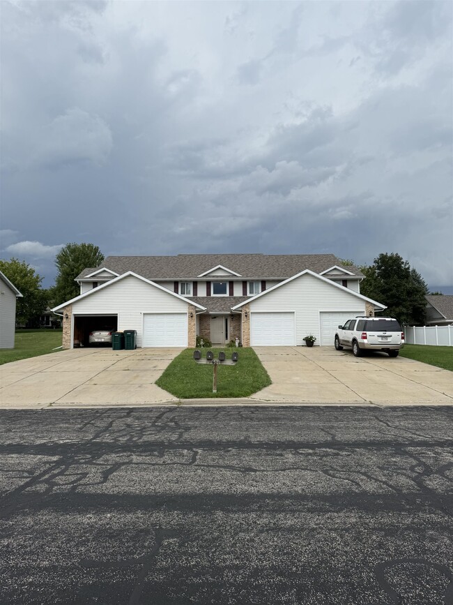 Building Photo - 601 W Blackhawk Dr