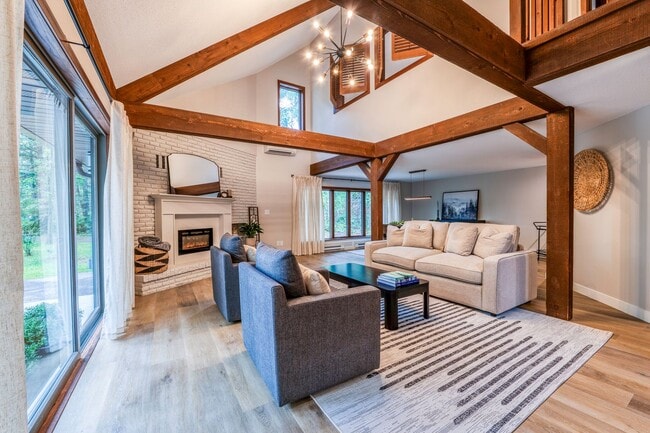 Foto del edificio - 1241 Birchmont Beach Rd NE