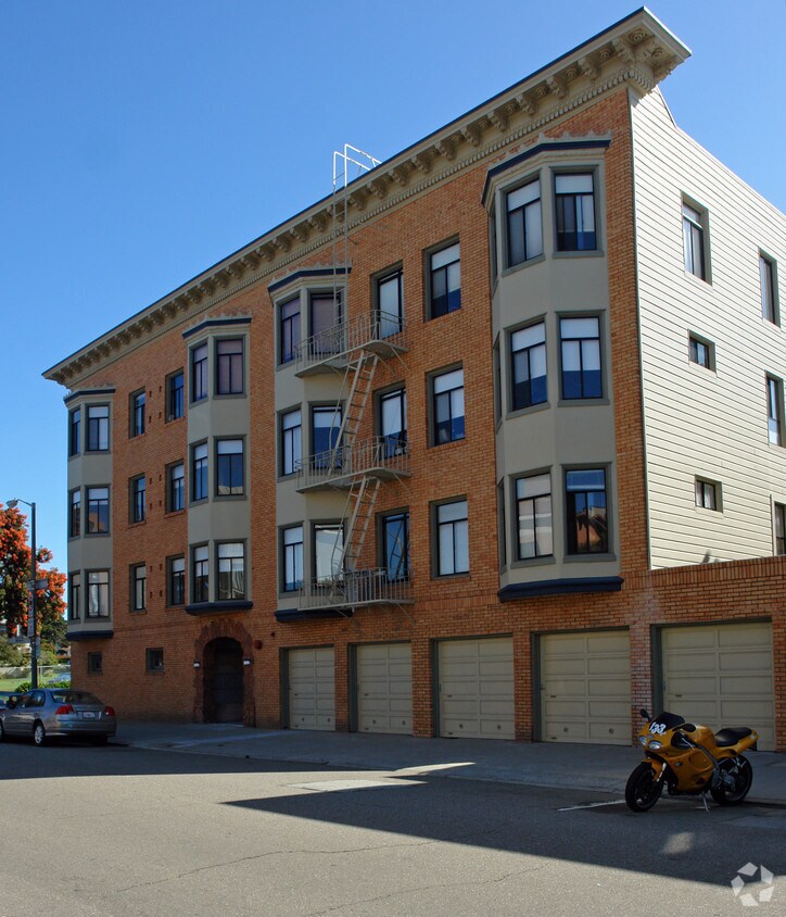 Building Photo - 3260 Gough St
