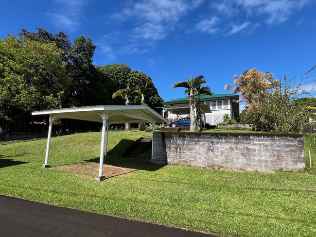 Building Photo - Historic Home In Pepeekeo