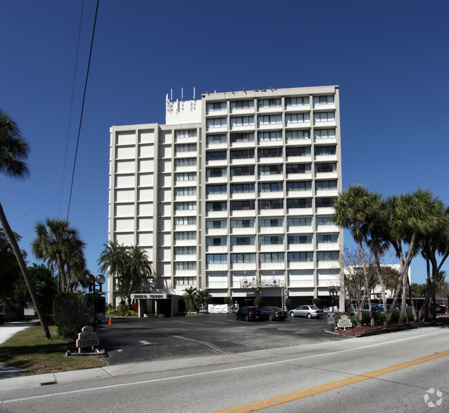 Building Photo - Siesta Towers