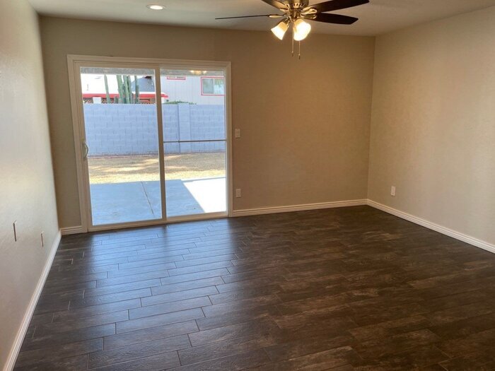 Foto del edificio - NOW AVAILABLE! 5269 West Cortez Street, Gl...