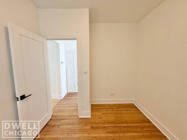 Foto del edificio - 956 N Winchester Ave