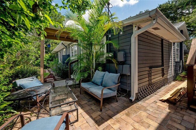 Foto del edificio - 236 W North St