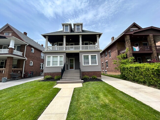 Foto del edificio - 1566 Ridgewood Ave