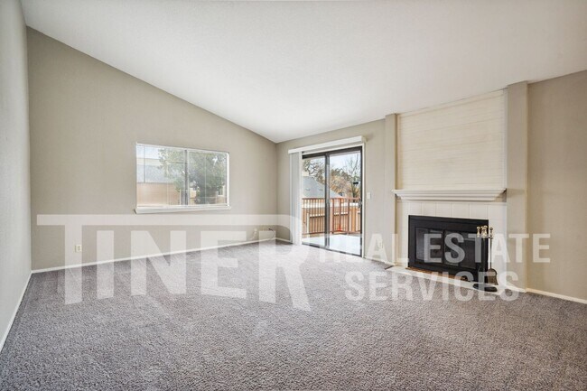 Building Photo - Upstairs Unit in Arcade Lake with Garage -...