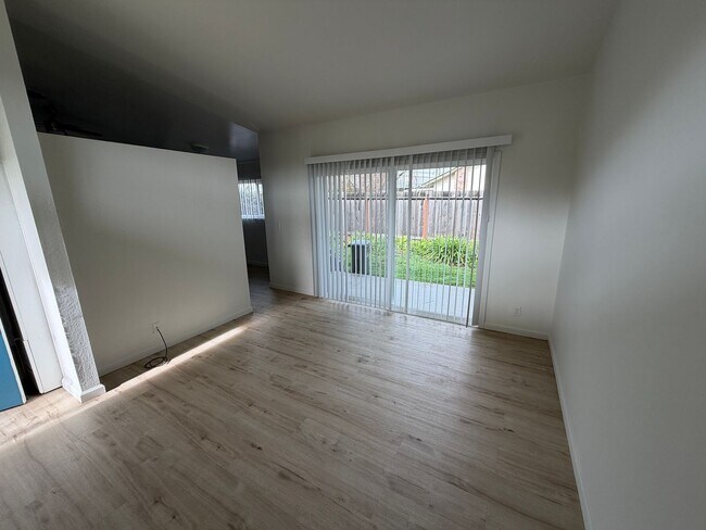 Building Photo - Capitola, 1bd. 1ba. single level apartment in great location near Capitola Village.