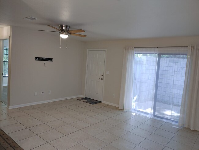 Foto del edificio - 4405 SW 74th Terrace