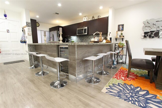 Foto del edificio - 3815 Alcantara Ave