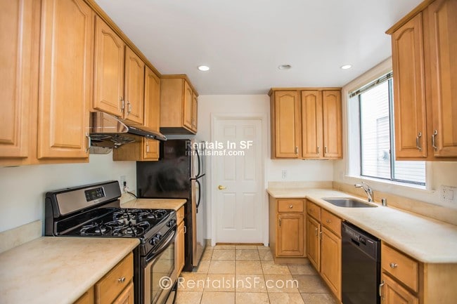 Building Photo - Spectacular 2 Br Flat in Haight Ashbury!