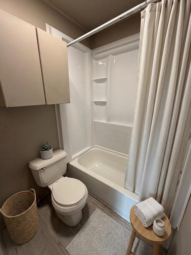 Foto del edificio - 1 Bedroom Apartment- All Bills Paid