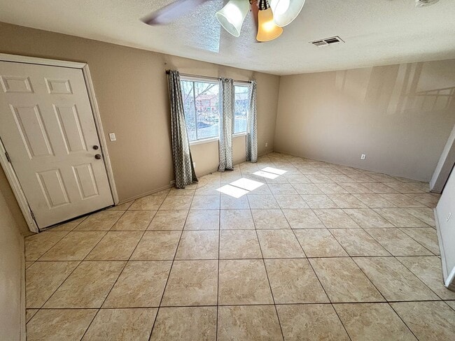 Building Photo - Charming 1Bed/1Bath apartment located in N...