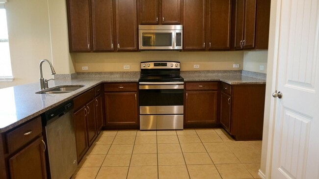 Foto del edificio - Spacious 5 Bedroom Home in Reserve at Westcreek